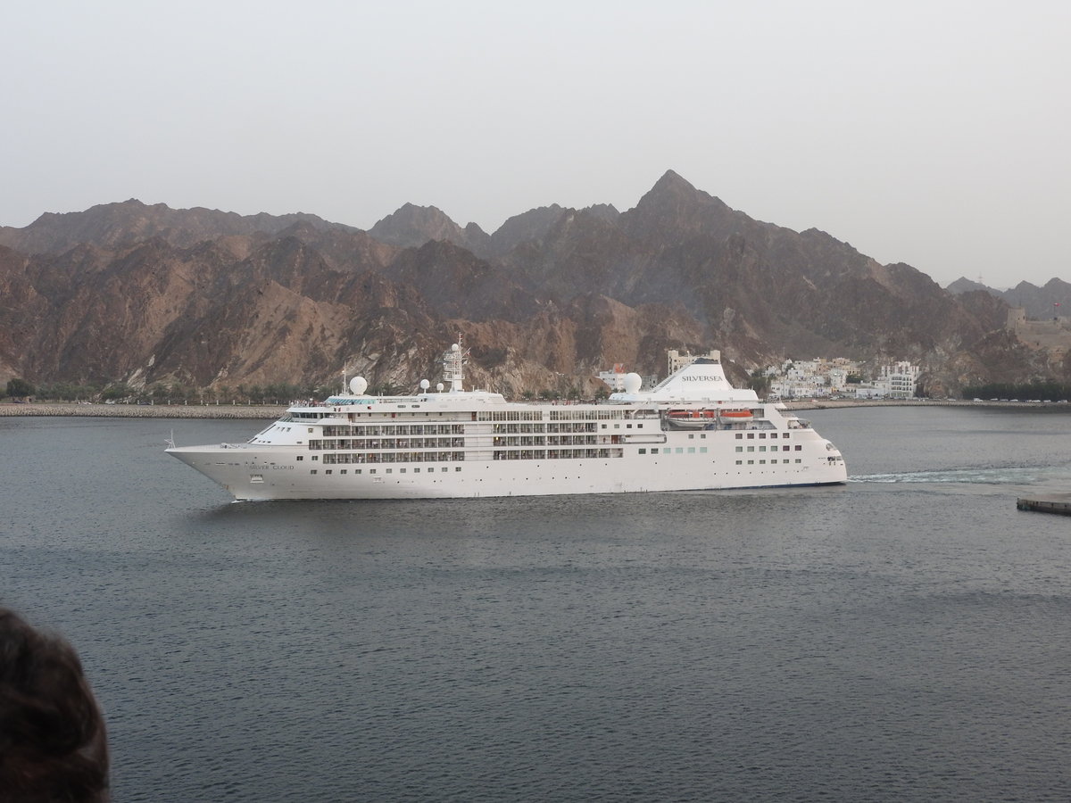 die  Silver Cloud  IMO 8903923 bei auslaufen am 04.04.2017 in Mascat/Oman