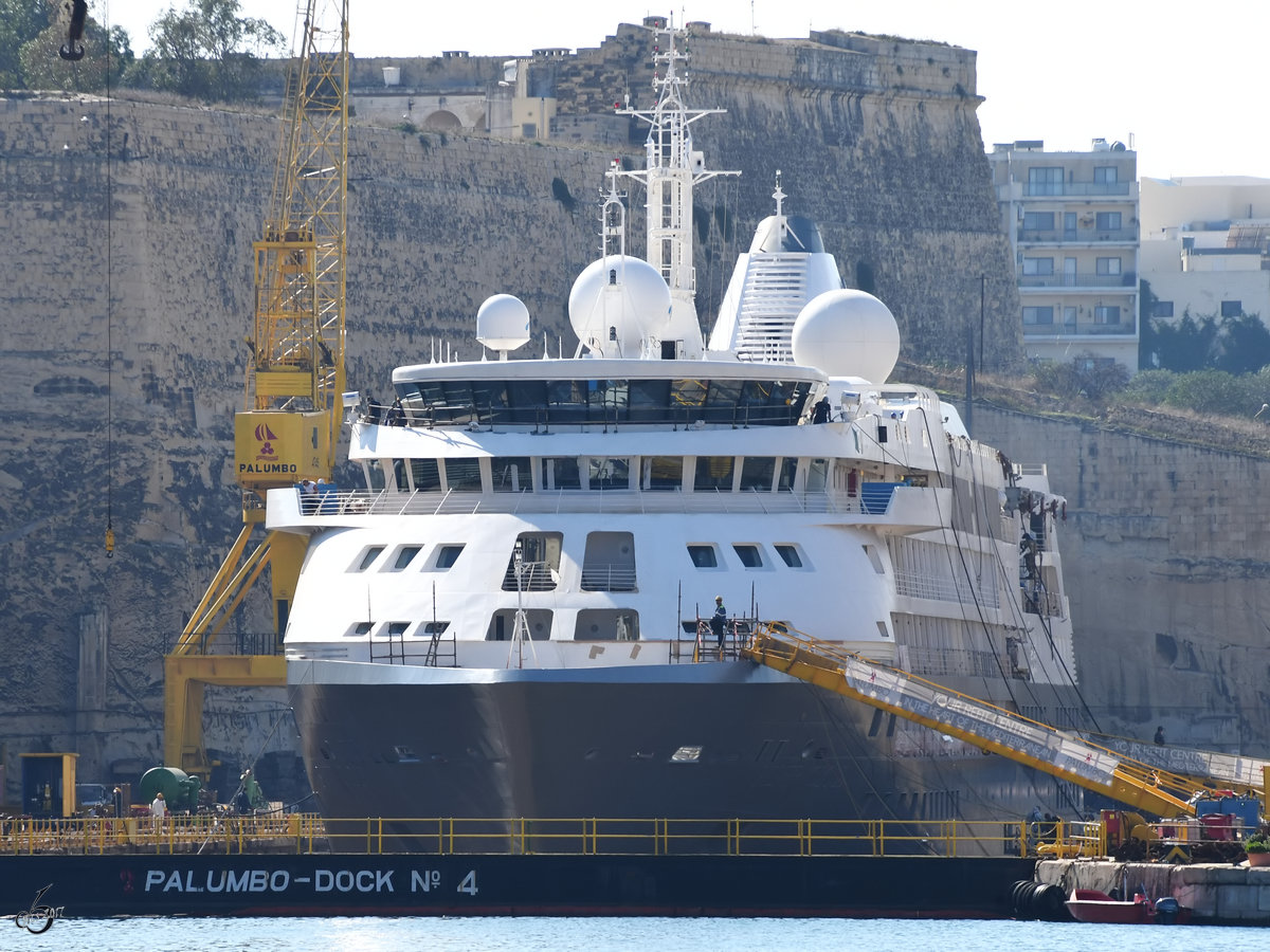 Die  Silver Cloud  war im Oktober 2017 im Trockendock Nr. 4 im Hafen von Valletta zu sehen.