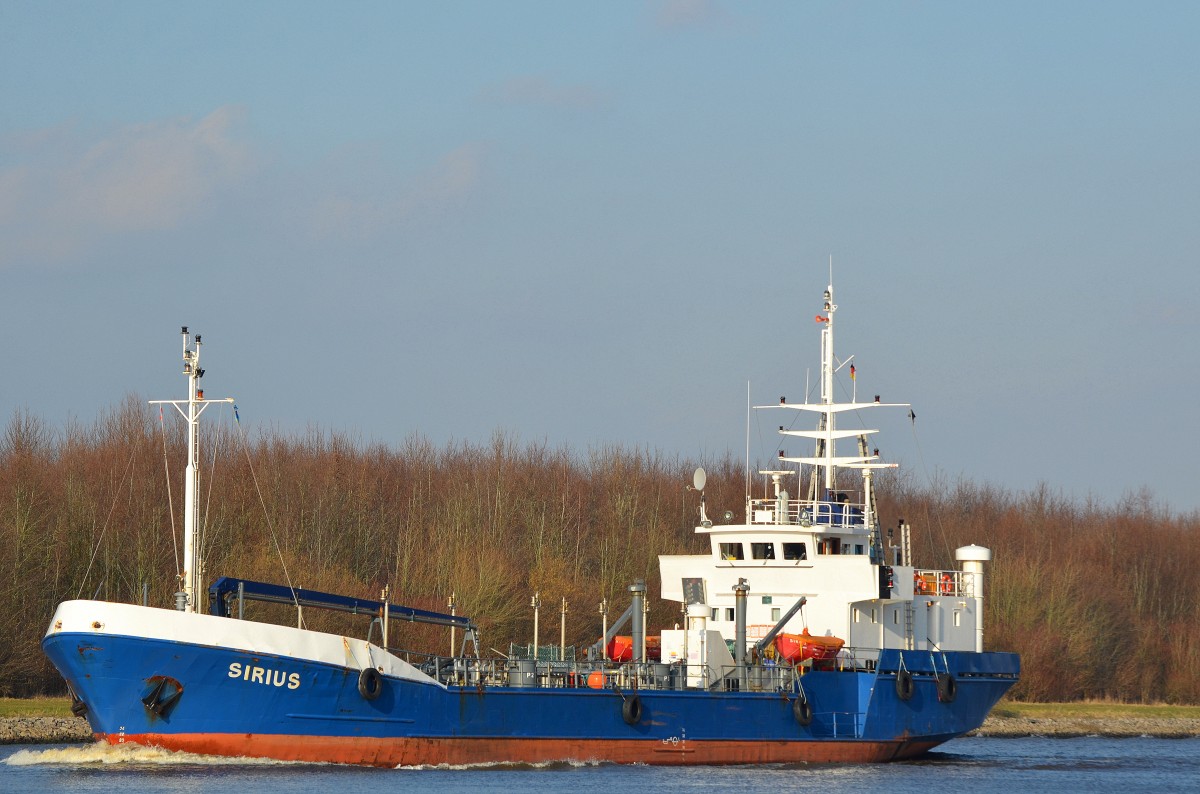 Die Sirius IMO-Nummer:8124503 Flagge:Deutschland Länge:58.0m Breite:10.0m Baujahr:1982 Bauwerft:C. Lühring Schiffswerft,Brake Deutschland bei Fischerhütte im Nord-Ostsee-Kanal am 28.02.15