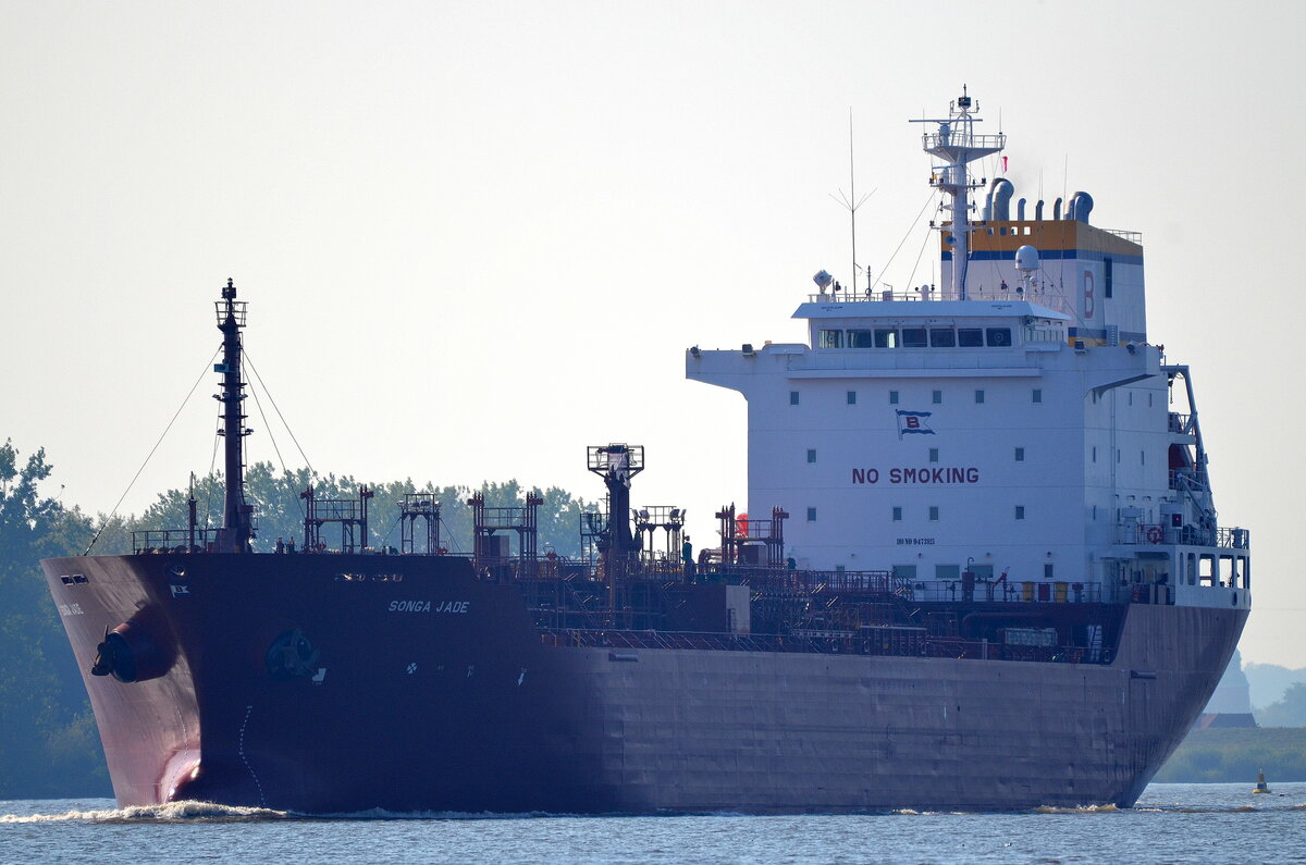 Die SONGA JADE IMO-Nummer:9473925 Flagge:Malta Länge:144.0m Breite:22.0m Baujahr:2009 einlaufend nach Hamburg vom Willkomm Höft Wedel aufgenommen am 18.09.24