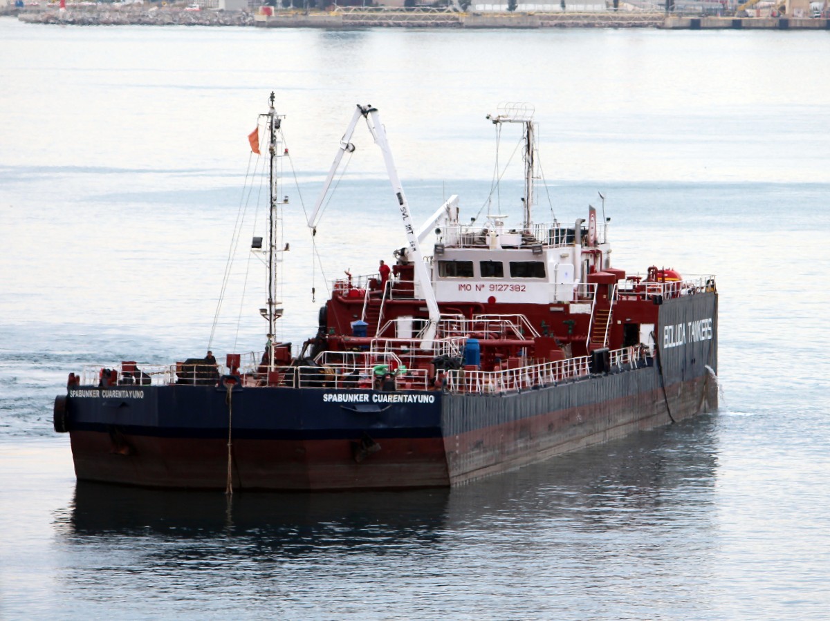 Die Spabunker Cuarentayuno am 30.10.2013 im Hafen von Barcelona.