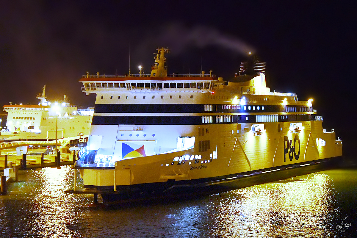 Die  Spirit of Britain  von P & O legt Mitte Juli 2018 in Calais an.