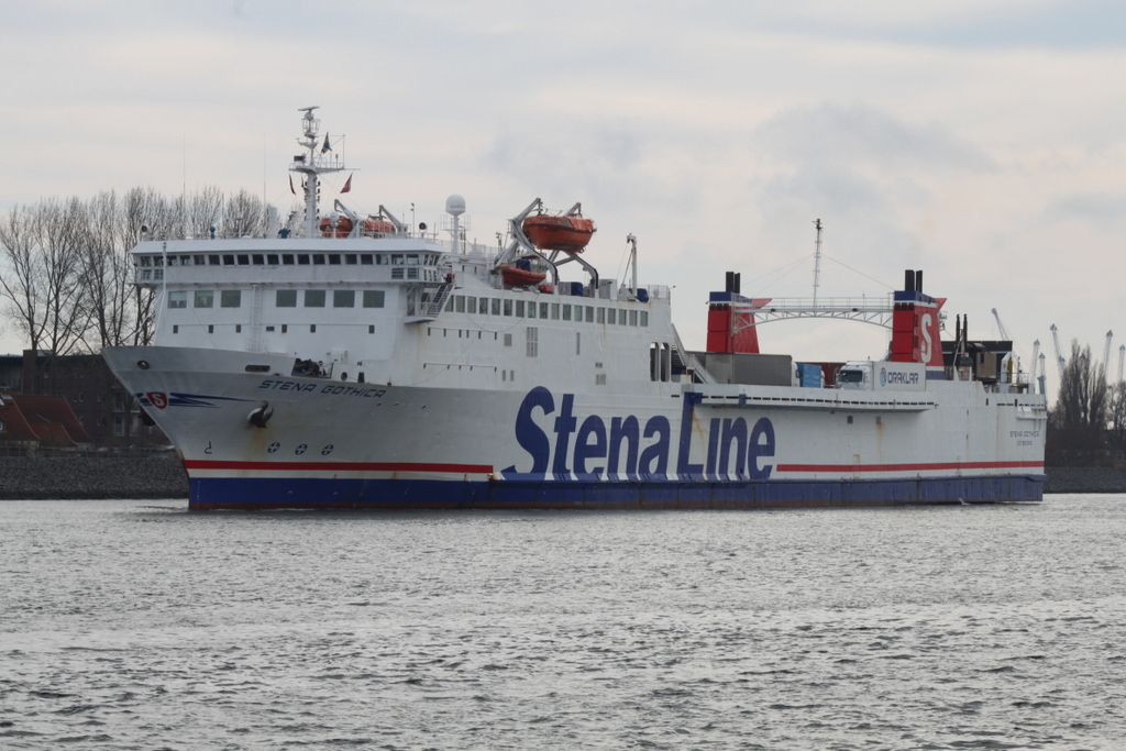 Die Stena Gothica auf dem Weg von Rostock-berseehafen nach Trelleborg bei Auslaufen in Warnemnde.12.03.2017