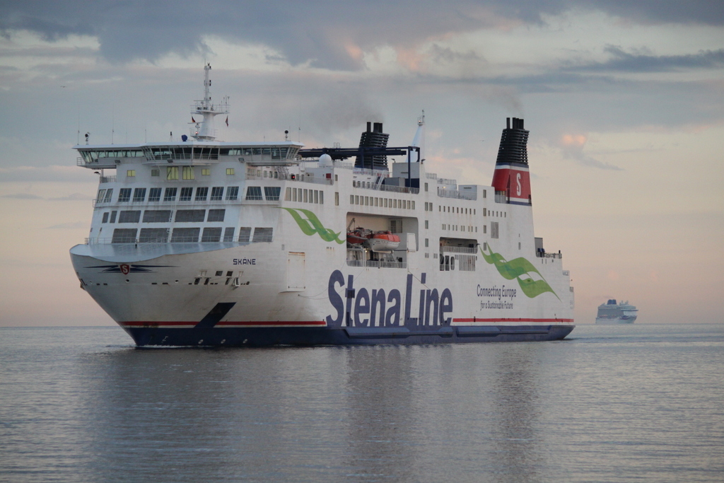 Die StenaLine Fähre Skane auf ihrer 6-stündigen Überfahrt von Trelleborg nach Rostock-Überseehafen beim Einlaufen in Warnemünde.27.06.2018