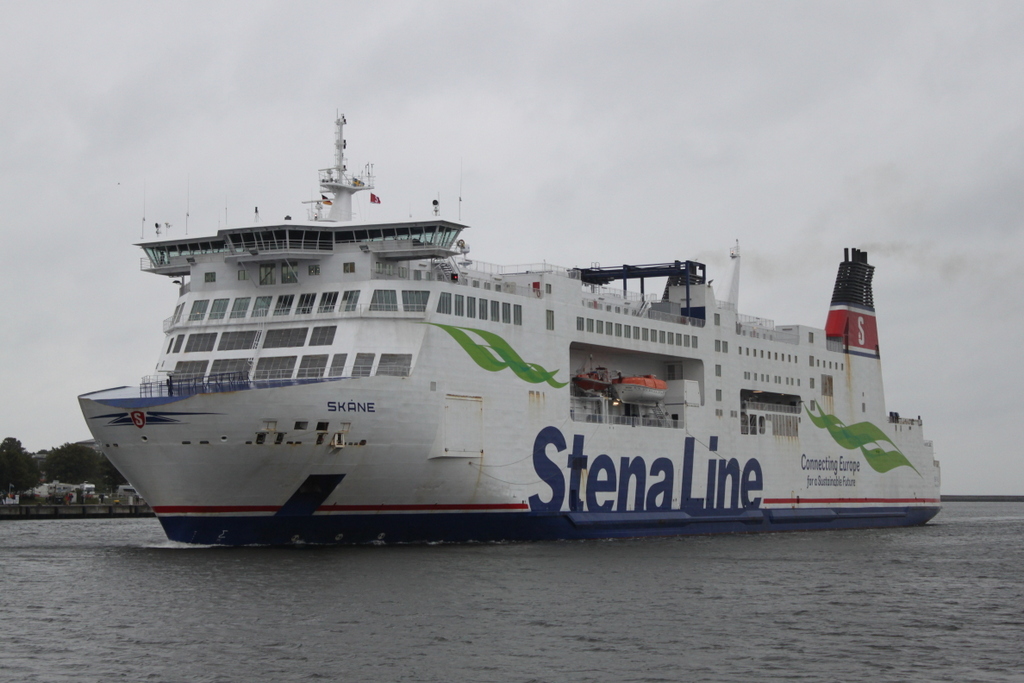 Die StenaLine Fhre Skne auf ihrem Seeweg von Trelleborg nach Rostock-berseehafen beim Einlaufen in Warnemnde.08.09.2017
