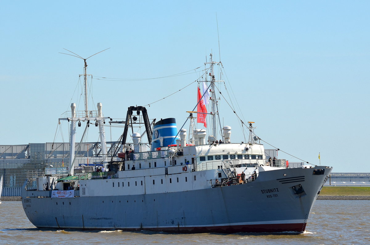 Die Stubnitz IMO-Nummer:6513774 Flagge:Deutschland Länge:80.0m Breite:14.0m Baujahr:1964 Bauwerft:Volkswerft Stralsund,Stralsund Deutschland bei der Einlaufparade zum 827. Hamburger Hafengeburtstag am 05.05.16