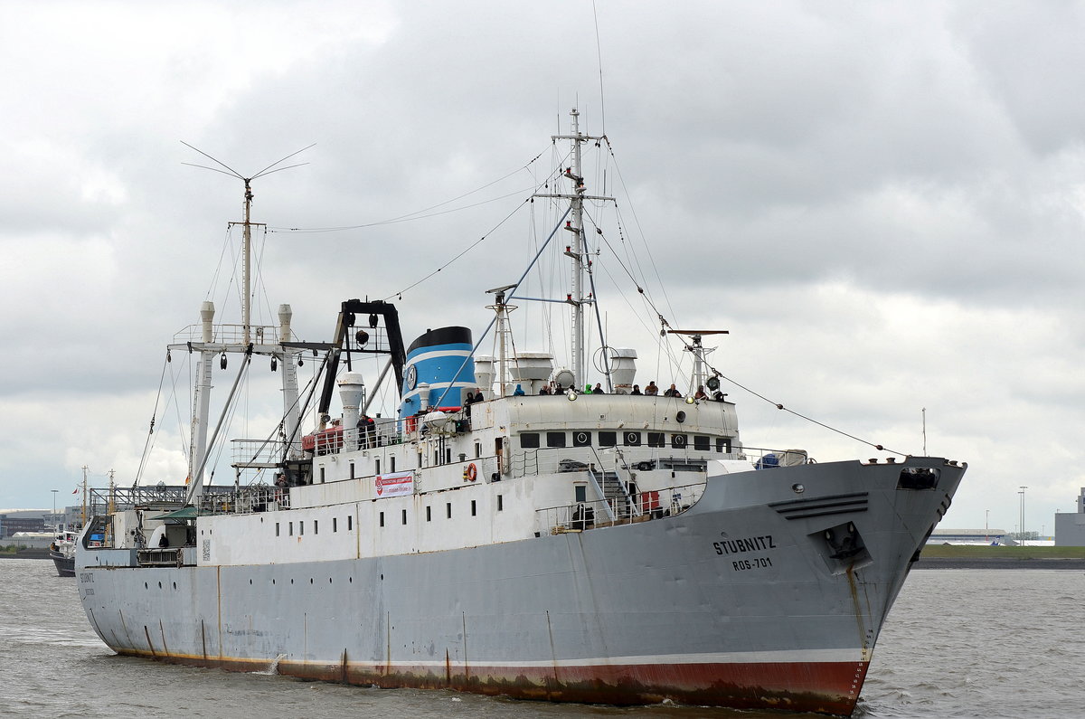 Die Stubnitz IMO-Nummer:6513774 Flagge:Deutschland Länge:80.0m Breite:14.0m Baujahr:1964 Bauwerft:Volkswerft Stralsund,Stralsund Deutschland am 10.05.19 bei der Einlaufparade zum 830 Hamburger Hafengeburtstag.