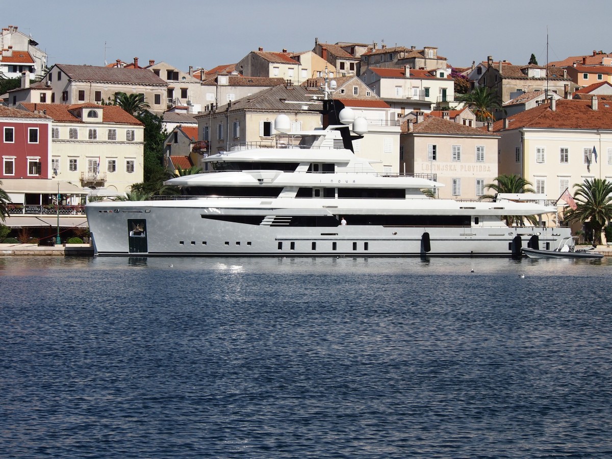 Die Superyacht I NOVA (€26,950,000) im Hafen von Mali Losinj am 20. 9. 2015. Sie ist 50 m lang und 10 m breit.