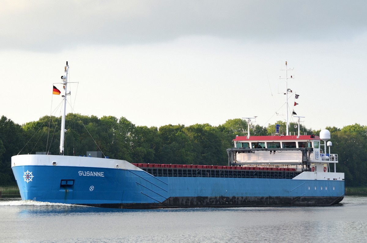 Die Susanne IMO-Nummer:9279006 Flagge:Niederlande Länge:83.0m Breite:13.0m Baujahr:2004 Bauwerft:Peters Scheepswerf,Kampen Niederlande passiert im Nord-Ostsee-Kanal Rade am 01.06.14