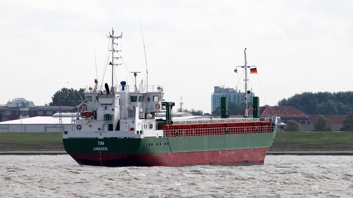 Die Tim mit der IMO 9434151 am 22.08.2014 auf der Weser vor Bremerhaven.