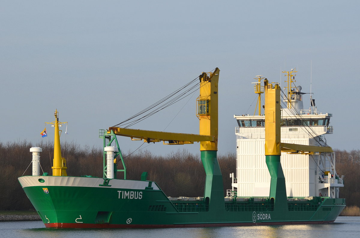 Die Timbus IMO-Nummer:9198680 Flagge:Deutschland Länge:100.0m Breite:17.0m Baujahr:1999 Bauwerft:Peters Schiffswerft,Wewelsfleth Deutschland an der Weiche Fischerhütte im Nord-Ostsee-Kanal am 26.03.16