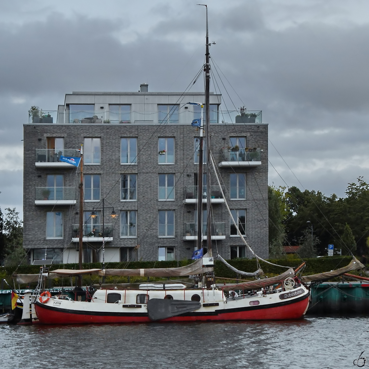 Die Tjalk SCHILDKRÖTE aus dem Jahr 1873 (Umbau 1974-1978) war Mitte August 2021 im Hafen von Greifswald zu sehen.