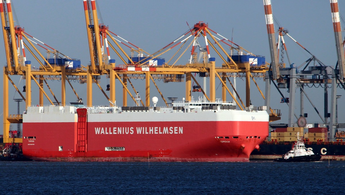 Die Topeka am 13.11.2013 auf der Weser vor Bremerhaven.