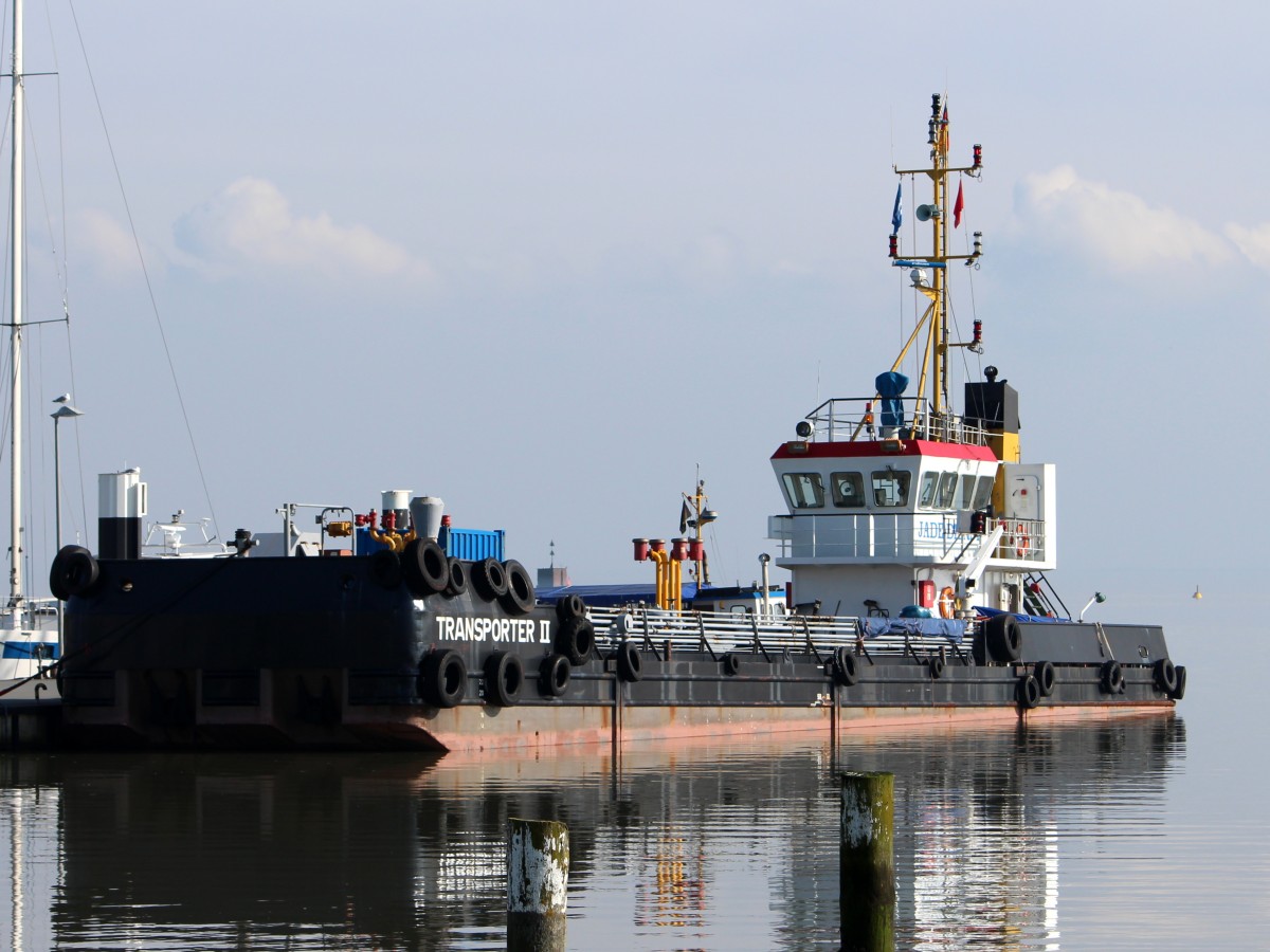 Die Transporter II am 04.03.2014 im Hafen von Wilhelmshaven. Sie ist 37m lang, 8m breit und ist Bj. 1987.