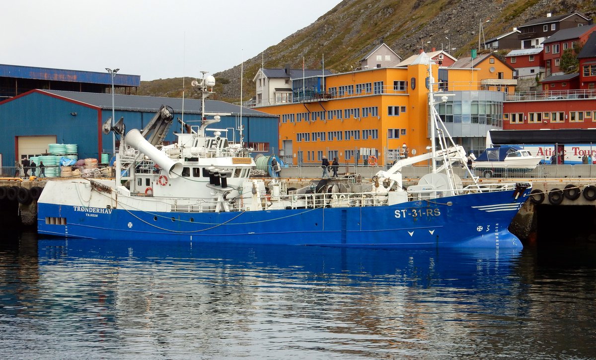 Die Troenderhav, ein Fischfangfahrzeug, am 03.09.16 in Honnigsvag.