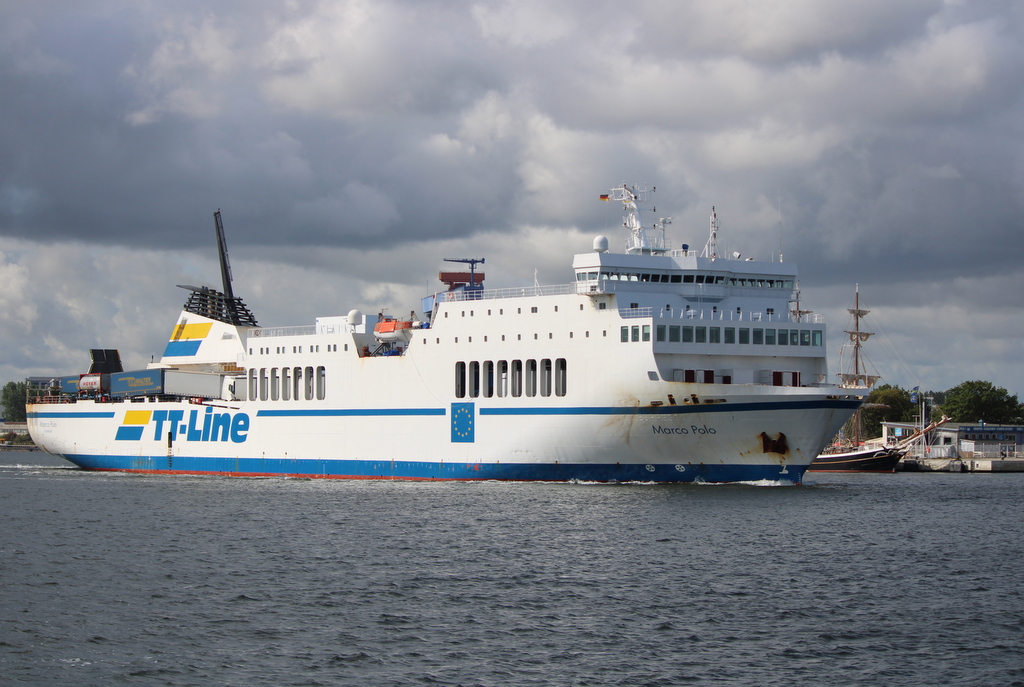 Die TT-Line Fähre MARCO POLO auf ihrem Seeweg von Rostock-Überseehafen nach Trelleborg beim Auslaufen mit ca 60 Minuten Verspätung um 09:37 Uhr in Warnemünde.12.07.2020