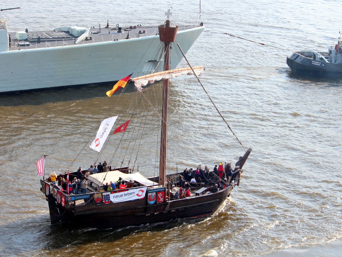 Die Ubena von Bremen am 12.05.2013 auf der Elbe vor Hamburg.