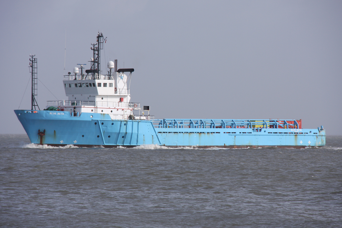 Die unter dänischer Flagge fahrende  Blue Beta  hat den Heimathafen Faaborg.(Dänemark)
Das Offshore-Supply-Schiff wurde 1983 gebaut und hat ein Eigengewicht von 2500 Tonnen und ist 69 Meter lang und 18 Meter breit bei einem Tiefgang von 4,50 Metern. Über die Maschinenleistung ist mir nichts bekannt ausser der durchschnittlichen Fahrgeschwindigkeit von knapp 9 Knoten. 

Foto: Cuxhaven März 2014

