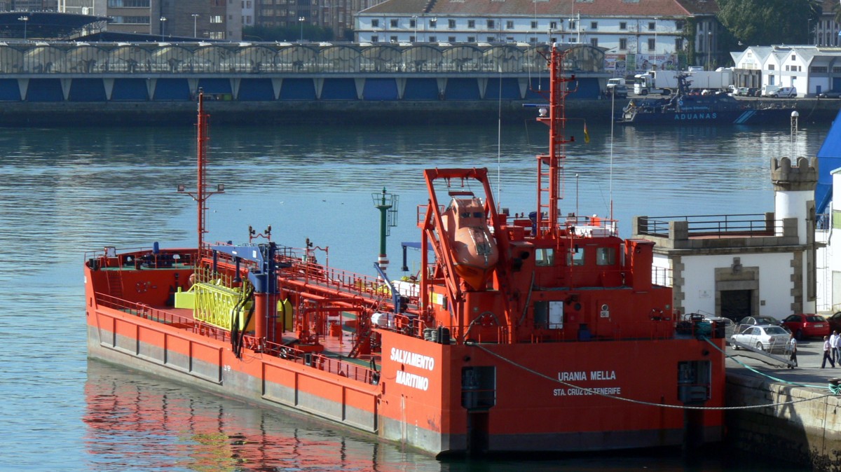 Die Urania Mella am 20.09.2012 im Hafen von La Coruna.