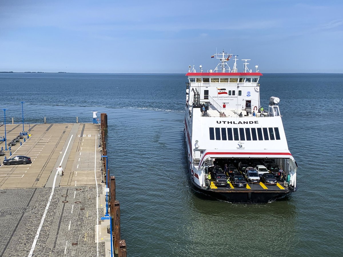 DIE UTHLANDE ist eine kombinierte Auto- und Personenfähre des Sietas-Typs 182 der Wyker Dampfschiffs-Reederei Föhr-Amrum GmbH (W.D.R.). Sie ist die erste Doppelendfähre der Reederei. 
Länge: 75,88 m (Lüa). Breite: 16,4 Meter. Tiefgang: max. 1,85 Meter. Vermessung	3.300 BR. Maschine	4 × Caterpillar 3508
Maschinenleistung: 2.160 kW (2.937 PS). Höchstgeschwindigkeit 12 kn (22 km/h). Propeller:oith-Schneider-Antrieb. Zugelassene Passagierzahl	1.204. Fahrzeugkapazität: 75 PKW. Aufnahme: 17. Juni 2020