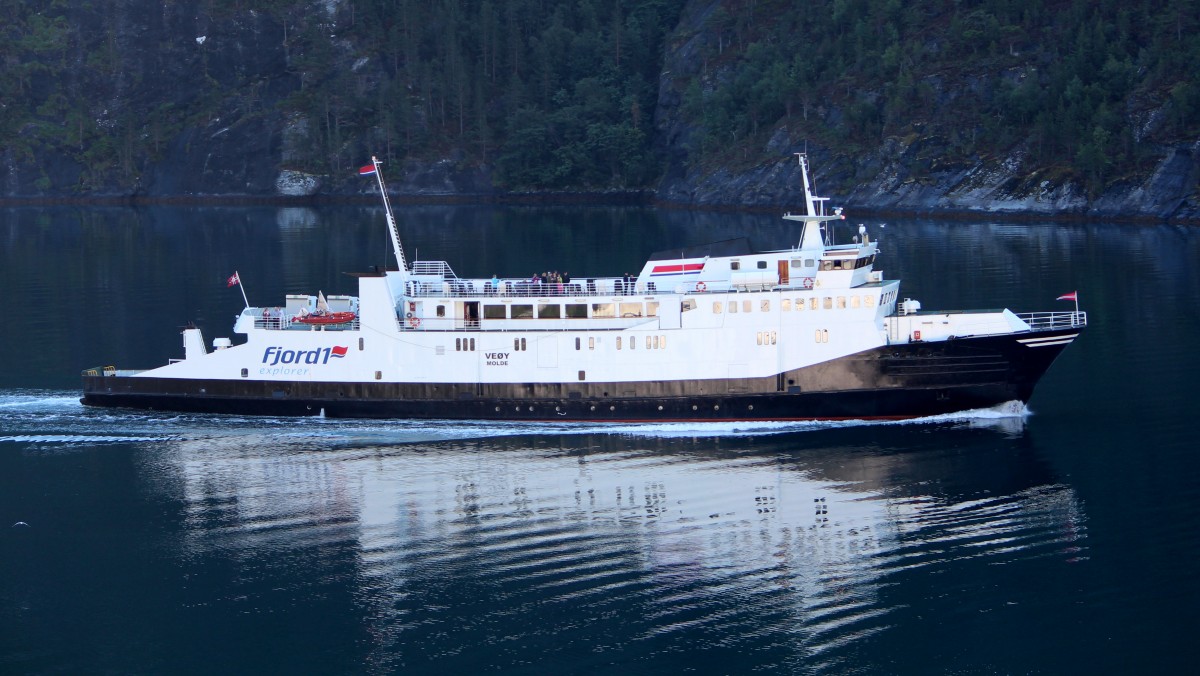Die Veoy Molde am 19.07.2014 unterwegs im Geirangerfjord nach Hellesylt.