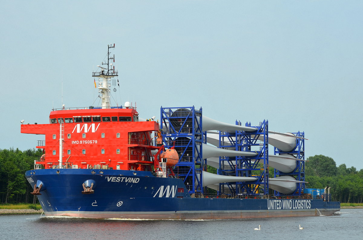 Die Vestvind IMO-Nummer:9750579 Flagge:Antigua und Barbuda Länge:130.0m Breite:25.0m Baujahr:2016 Bauwerft:Nantong Tongmao Shipbuilding,Nantong China am 09.06.18 an der Weiche Fischerhütte im Nord-Ostsee-Kanal aufgenommen.