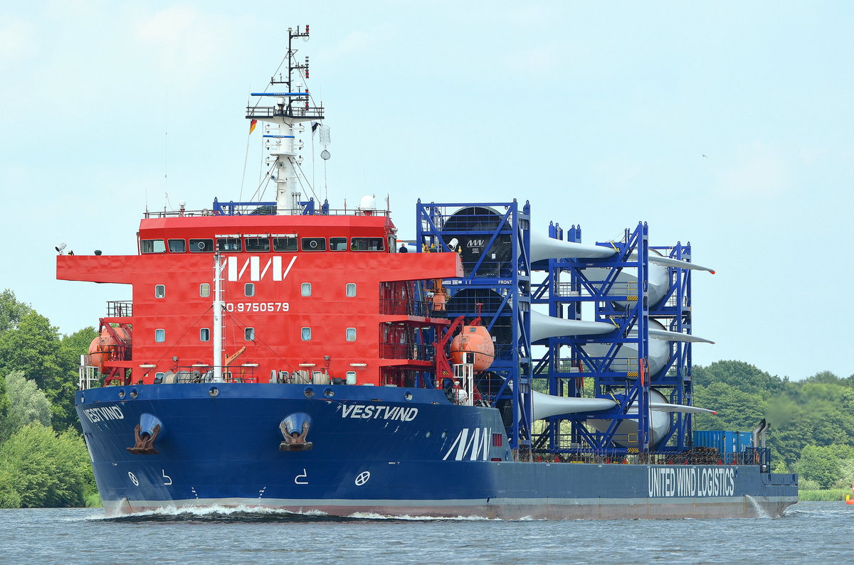 Die Vestvind IMO-Nummer:9750579 Flagge:Antigua und Barbuda Länge:130.0m Breite:25.0m Baujahr:2016 Bauwerft:Nantong Tongmao Shipbuilding,Nantong China im Nord-Ostsee-Kanal bei Rade am 20.06.18