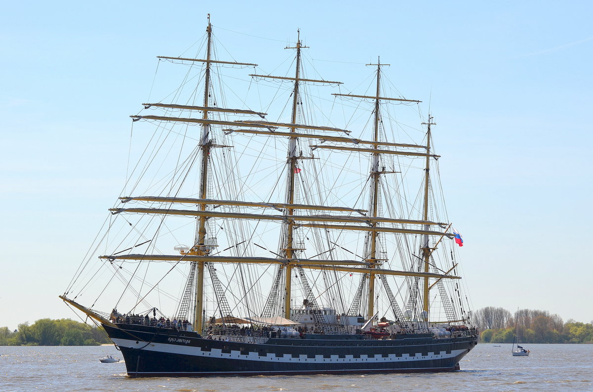 Die Viermastbark Kruzenshtern IMO-Nummer:6822979 Flagge:Russland Länge:114.0m Breite:14.0m Baujahr:1926 Bauwerft:Tecklenborg Schiffswerft&Maschinen,Bremerhaven Deutschland am 05.05.16 bei der Einlaufparade zum 827. Hamburger Hafengeburtstag.