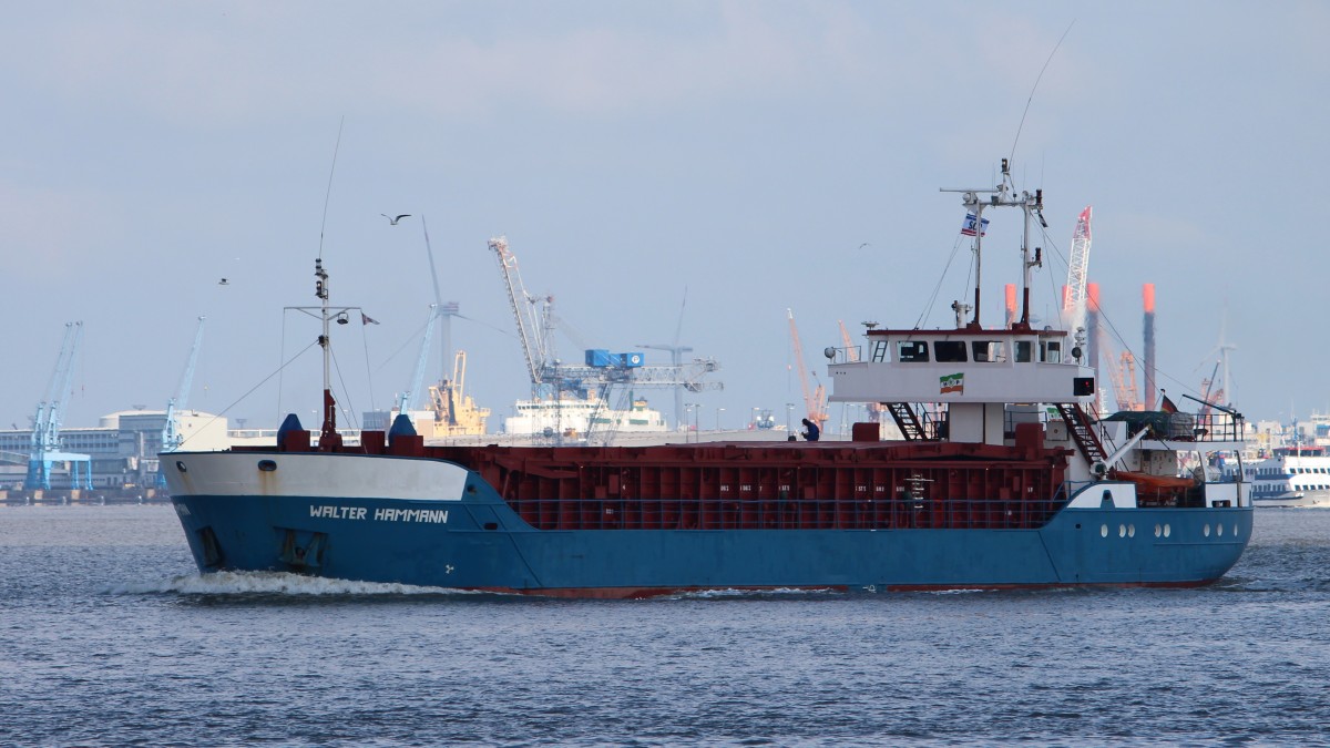 Die Walter Hammann am 18.09.2013 vor Bremerhaven.