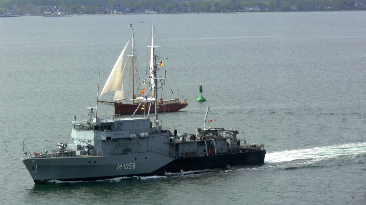 Die Weilheim am 07.05.2012 bei der Einfahrt in den Hafen von Kiel. Die Weilheim ist seit 1998 im Dienst sie ist ein Minenjagdboot der Frankenthal-Klasse.