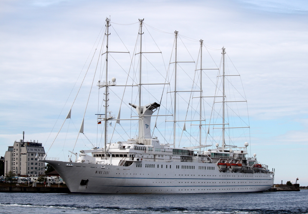 Die Wind Surf machte auf ihrem Weg von Visby nach Kopenhagen in Warnemnde Pause.17.08.2013