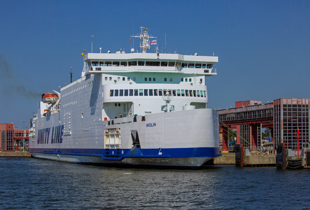 Die Wolin der UNITY LINE am Fährterminal im Swinemünder Hafen. - 03.07.2015