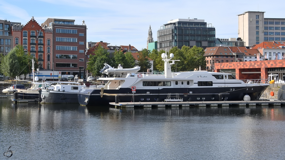 Die Yacht  Evanna  Ende Juli 2018 im Willemdok Antwerpen.