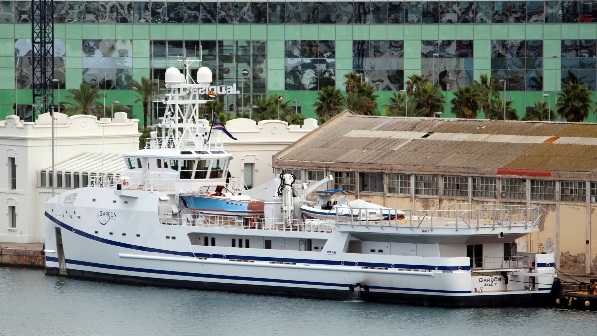 Die Yacht Garcon am 30.10.2013 im Hafen von Barcelona, sie ist 67mlang und 11m breit.