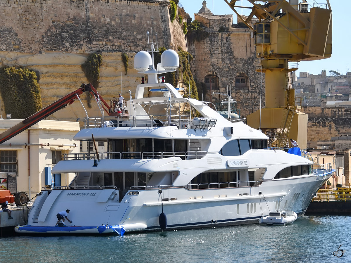 Die Yacht  Harmony III , gesehen im Oktober 2017 in Malta.