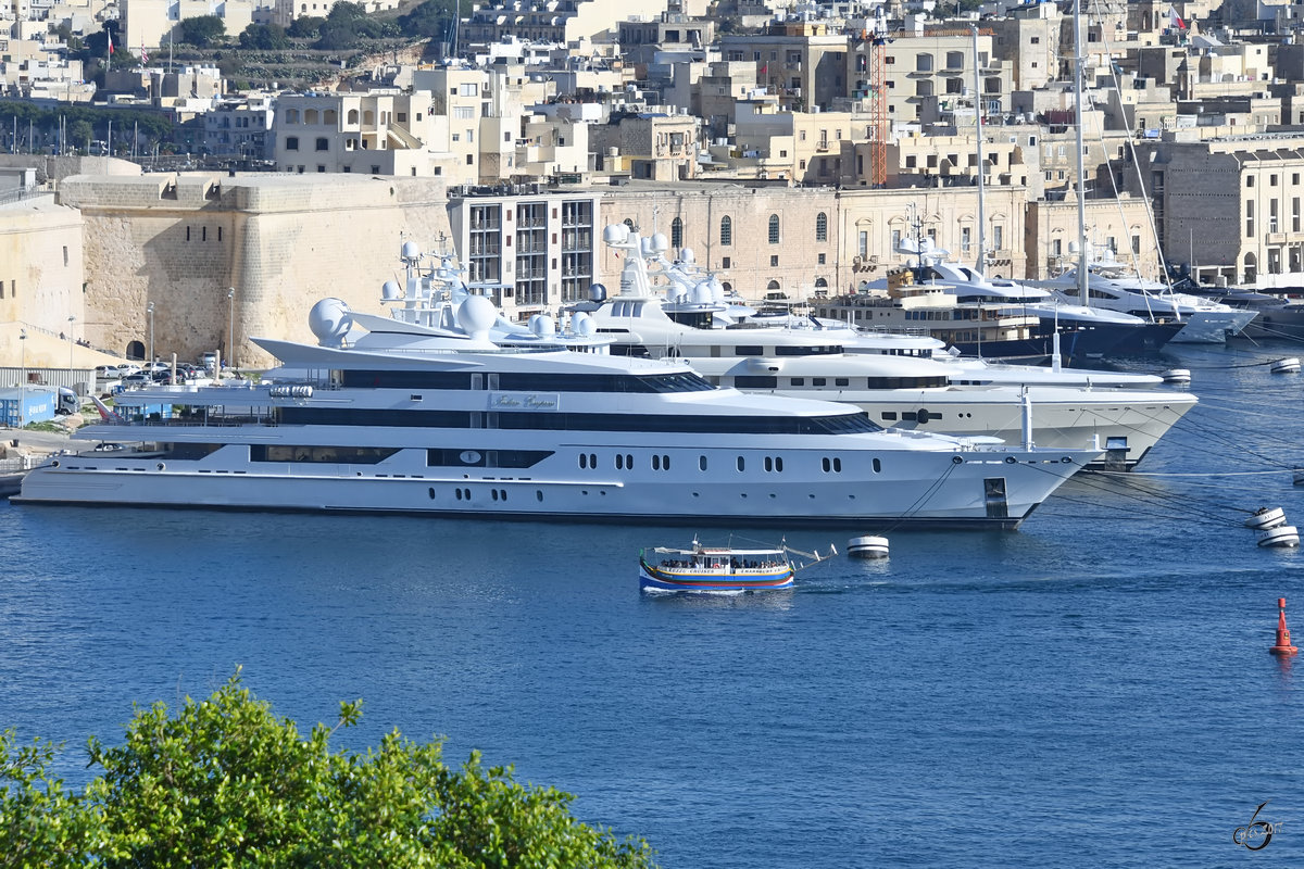Die Yacht  Indian Express , gesehen im Oktober 2017 auf der Insel Malta.