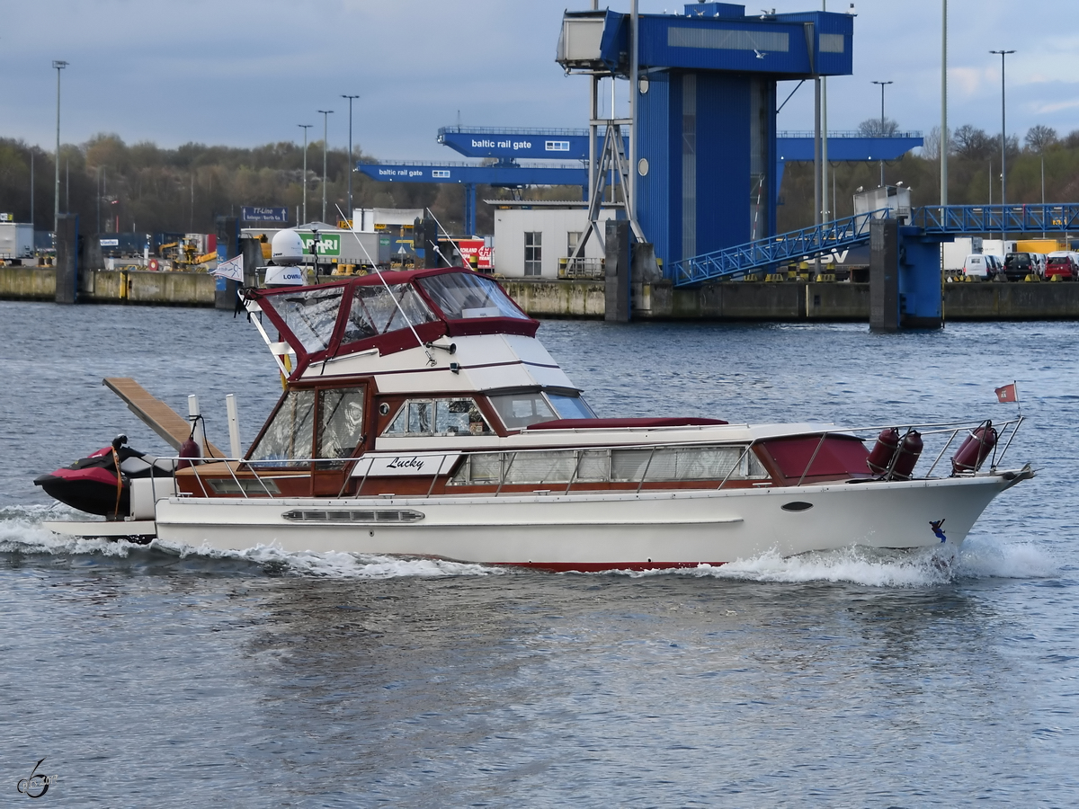 Die Yacht  Lucky  Anfang April 2019 in Travemünde.