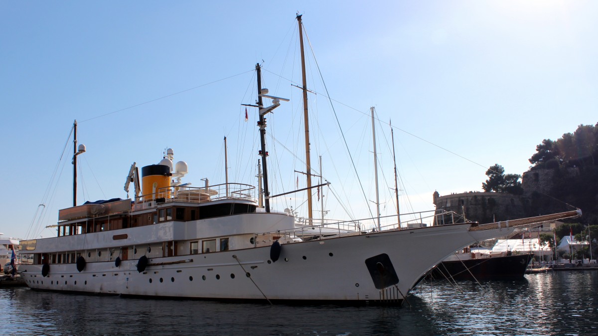 Die Yacht RS Eden am 28.10.2013 im Hafen von Monte Carlo.