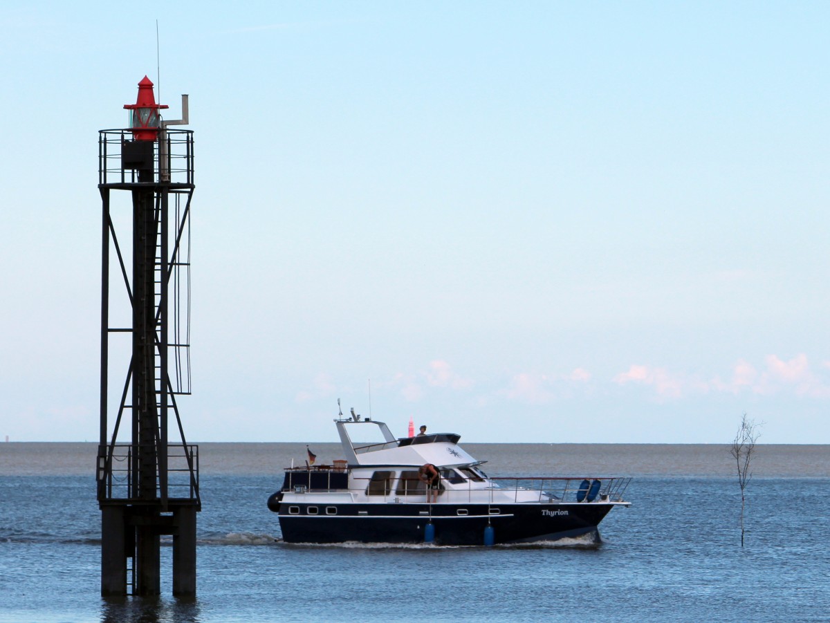 Die Yacht Thyrion am 04.08.2013 vor Fedderwardersiel