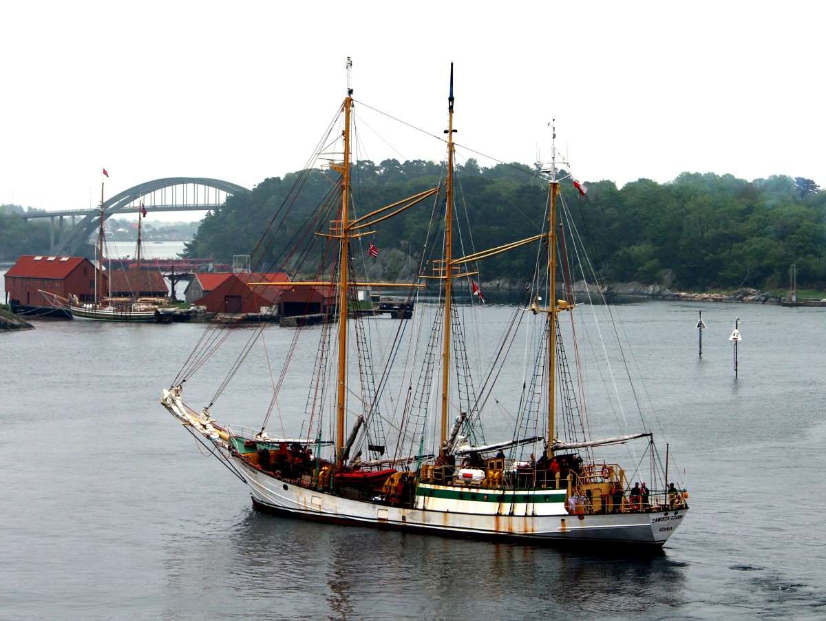 Die Zawisza Czurny am 21.05.2013 bei der ausfahrt aus dem Hafen von Stavanger.