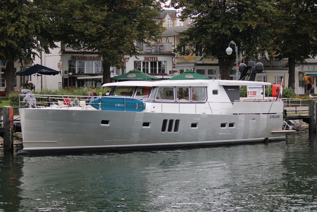 Diese schicke Yacht lag am 18.09.2021 in Warnemünde.