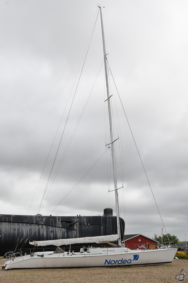 Diese Segelyacht ist Teil der Ausstellung im Marinemuseum Aalborg. (Juni 2018)