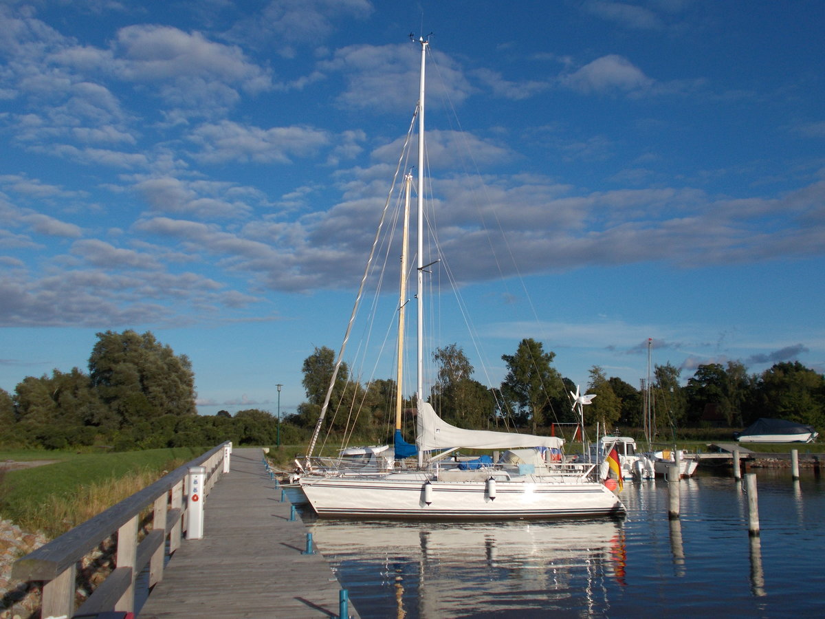 Dieser Einmaster lag,am 02.September 2015,im Hafen Vieregge.