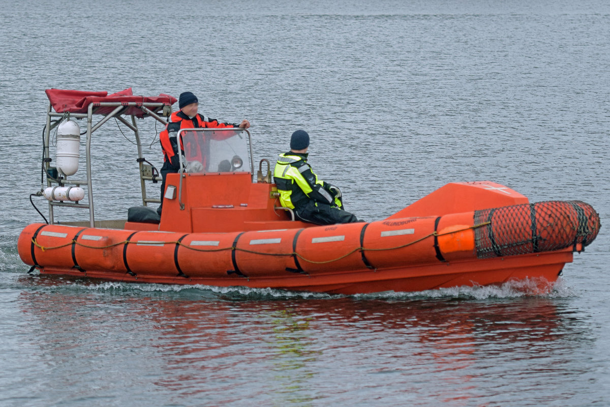 Dieses Fahrzeug gehört zum STENA-Fährschiff URD (IMO 7826855)und befuhr am 2.4.2021 die Trave bei Lübeck-Travemünde