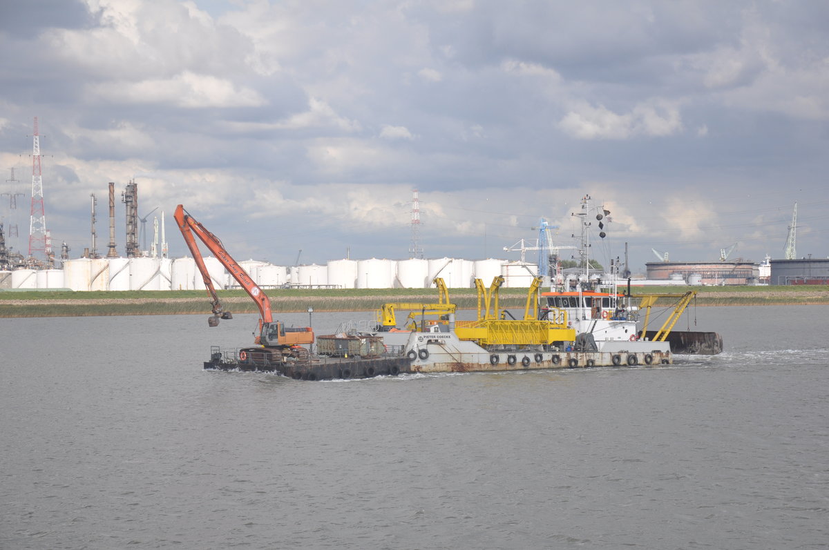 Dredger Pieter Coecke aufgenommen 20.08.2017 am Schelde in Antwerpen