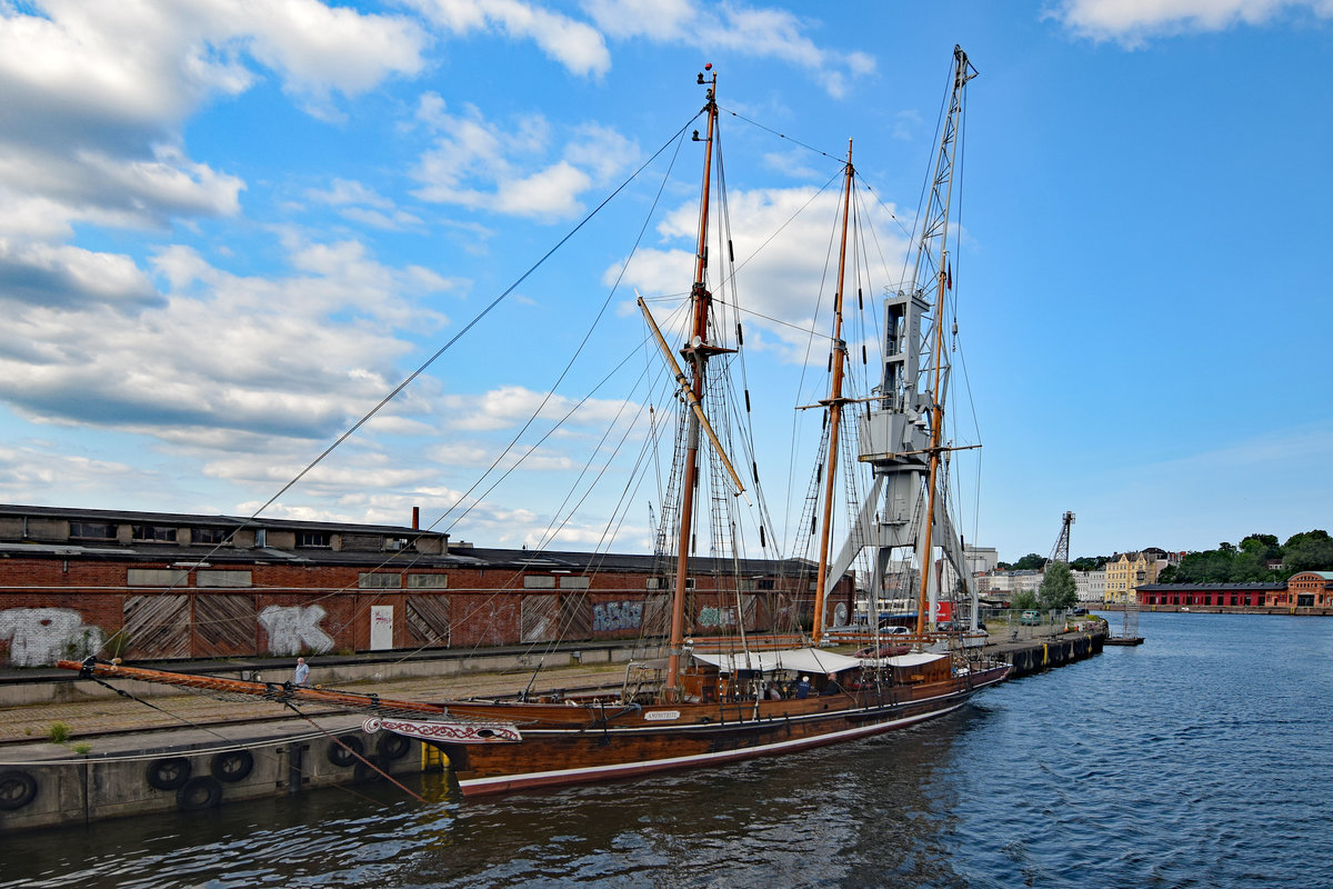 Dreimast-Gaffelschoner AMPHITRITE am 17.07.2020 im Hansahafen Lübeck