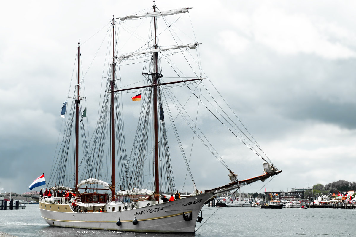 Dreimastmarstoppsegelschoner MARE FRISIUM im Hafen von Lübeck-Travemünde. Aufnahme vom 15.05.2011