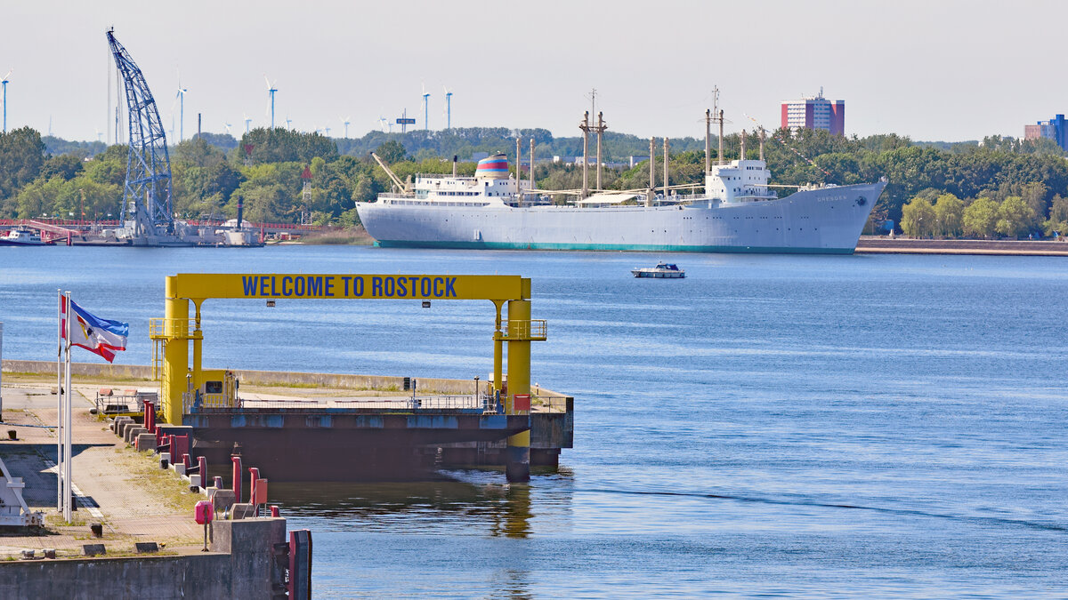 DRESDEN am 05.06.2022 im Hafen von Rostock-Warnemünde