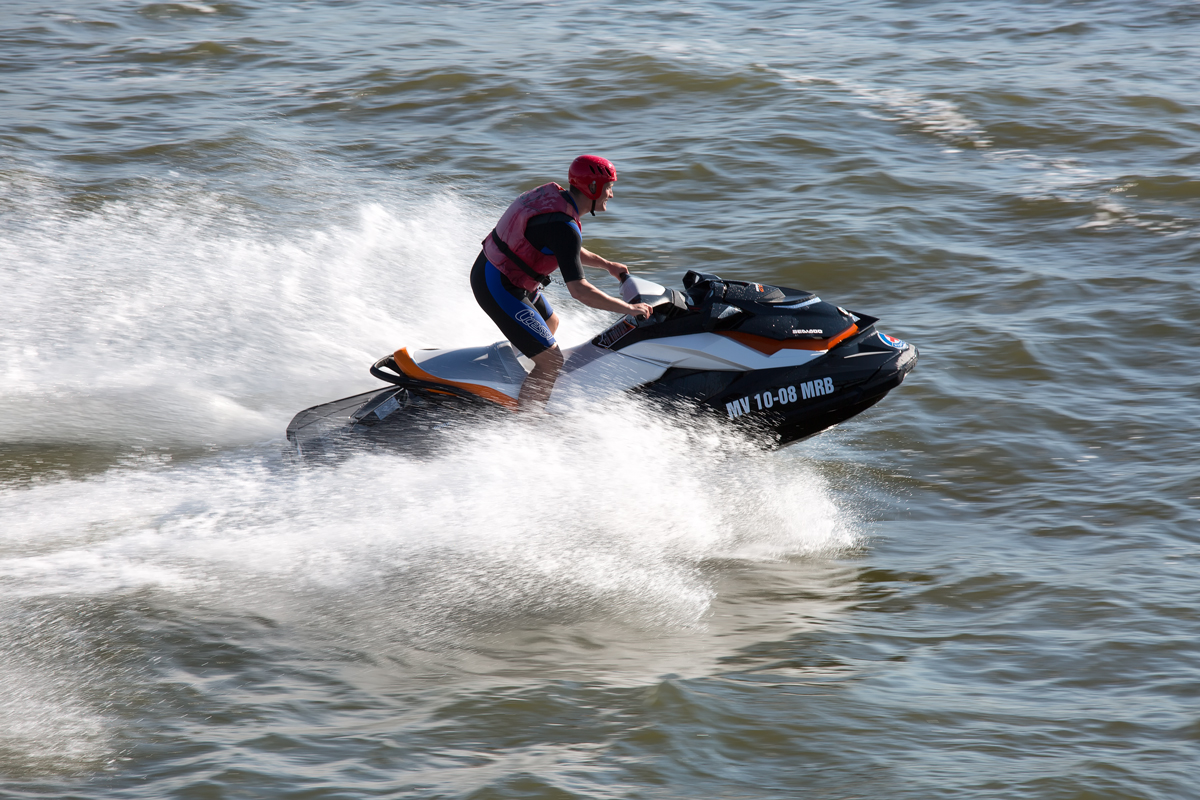 DRK Wasserwacht mit einem BRP Sea-Doo Jetboot vor dem Seebad Heringsdorf auf Übungsfahrt. - 23.09.2014