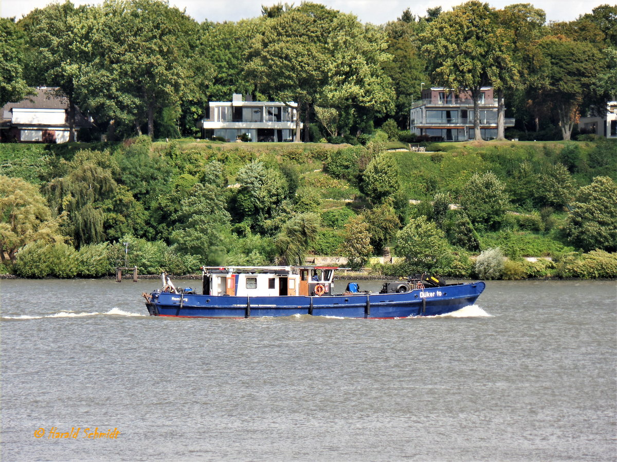 DÜKER TO 004 am 15.9.2017, Hamburg, Elbe Höhe Övelgönne/

Taucherinspektionsschiff / Lüa 25,25 m, B 7,5 m, Tg 1,85 m / 9,5 kn / gebaut 1976 bei Staak, Lübeck /

